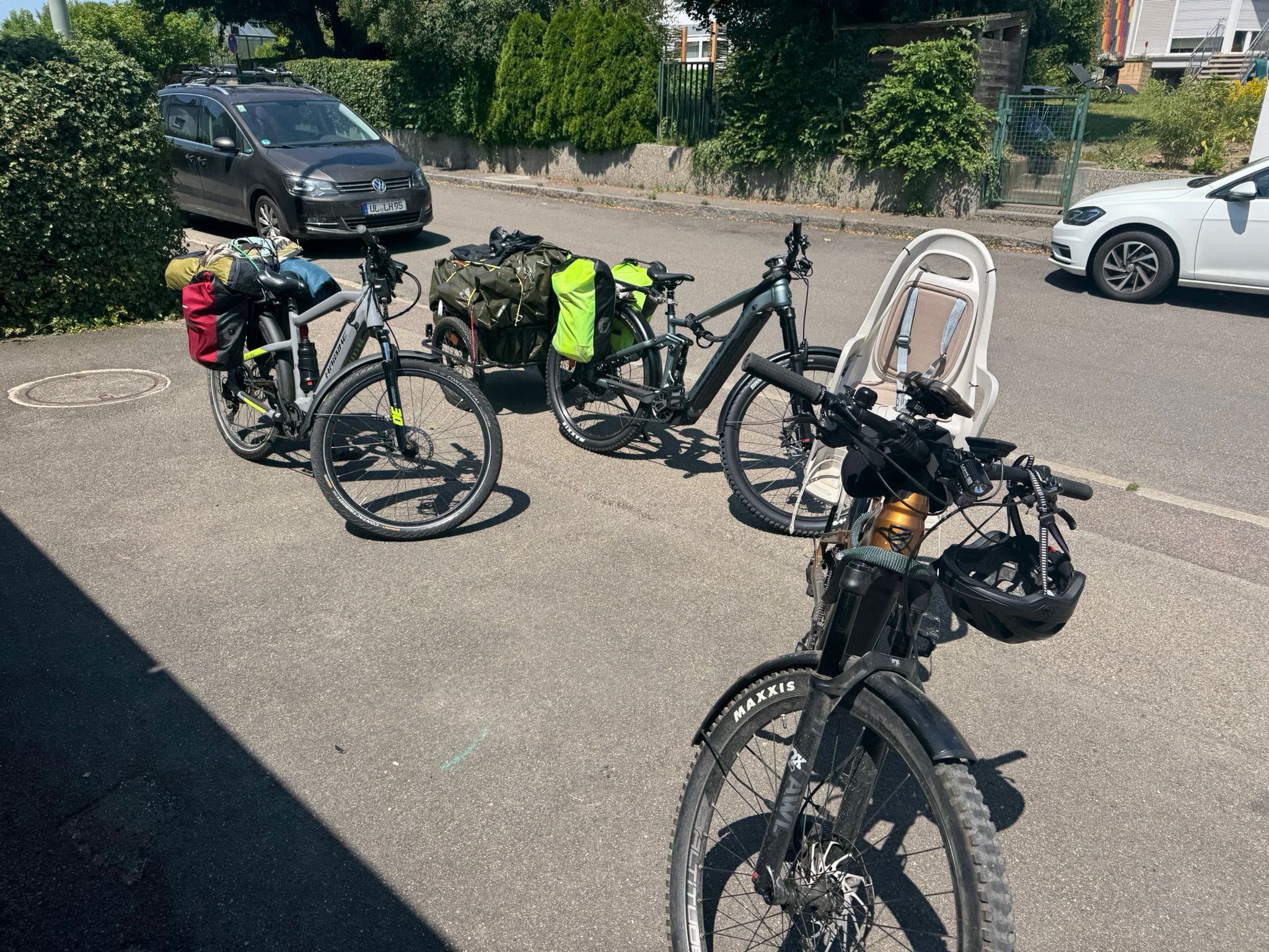 👩🏻👩🏻‍🦱BikeFamily👧🏻🧔🏻‍♂️