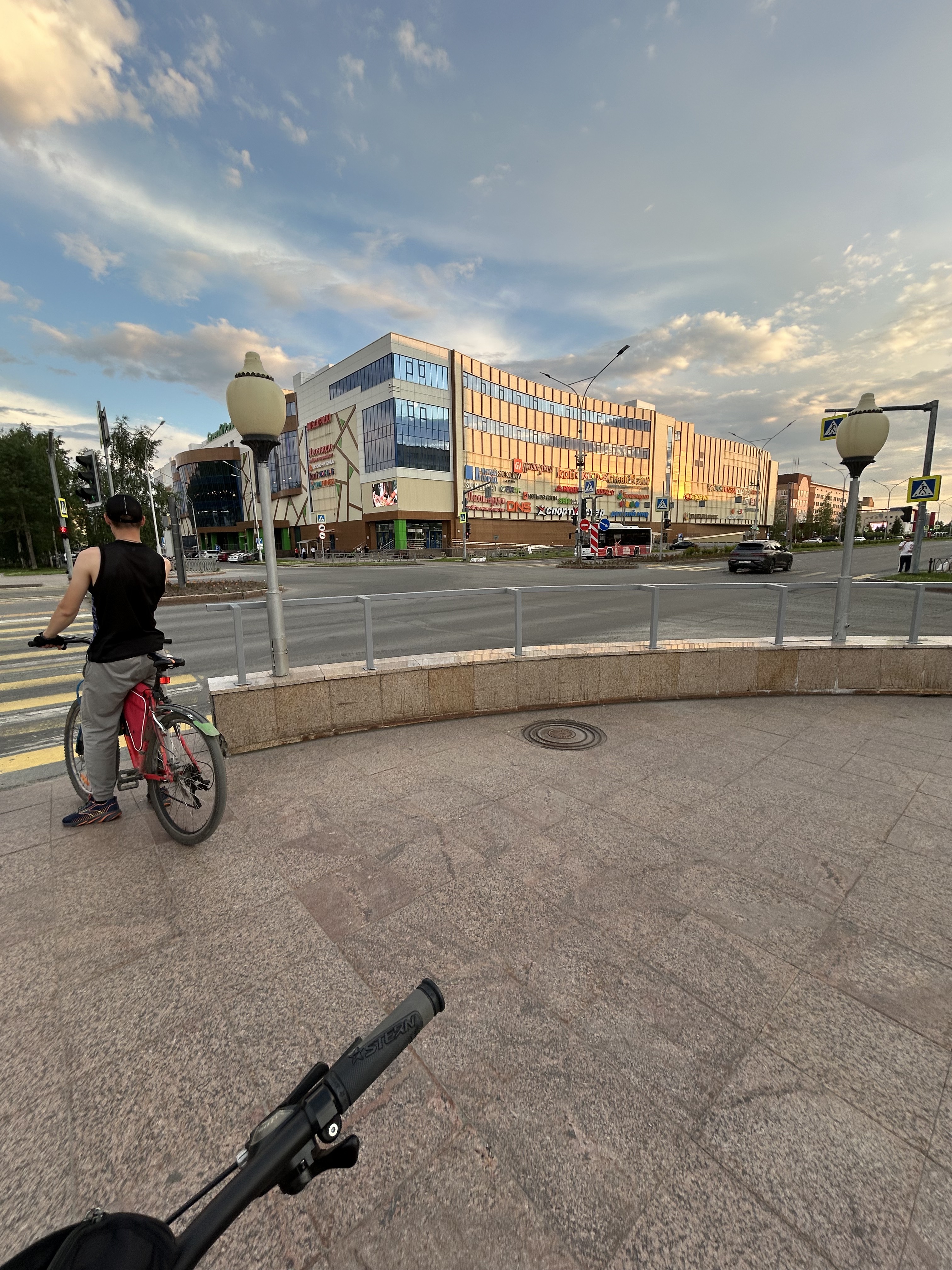 Спортивная улица, Нижневартовск до Спортивная улица, Нижневартовск