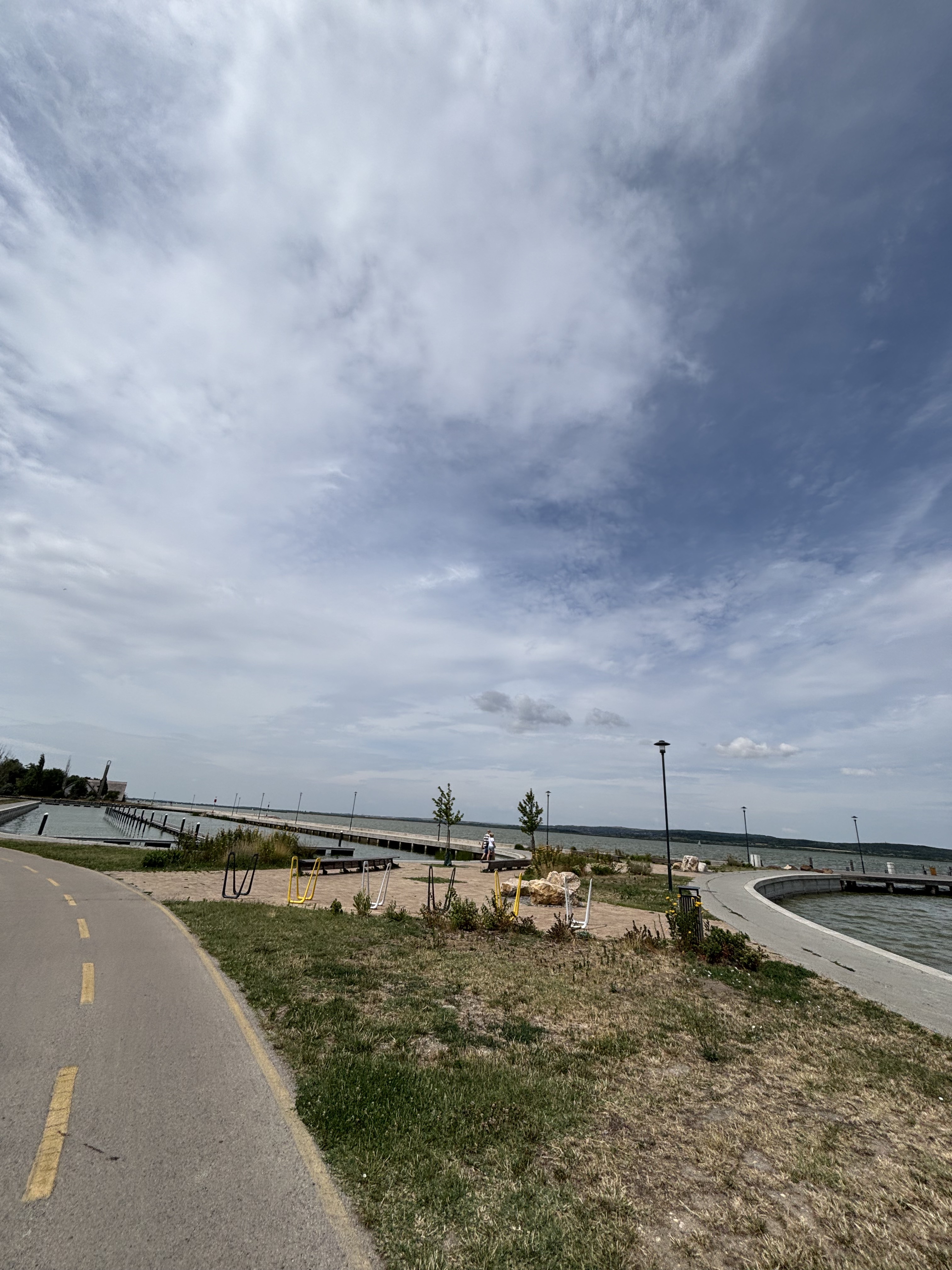 Foto 6 der Bikemap-Route "Balatoni út, Gárdony to Chernel István utca, Gárdony" Foto 6 der Bikemap-Route "Balatoni út, Gárdony to Chernel István utca, Gárdony"