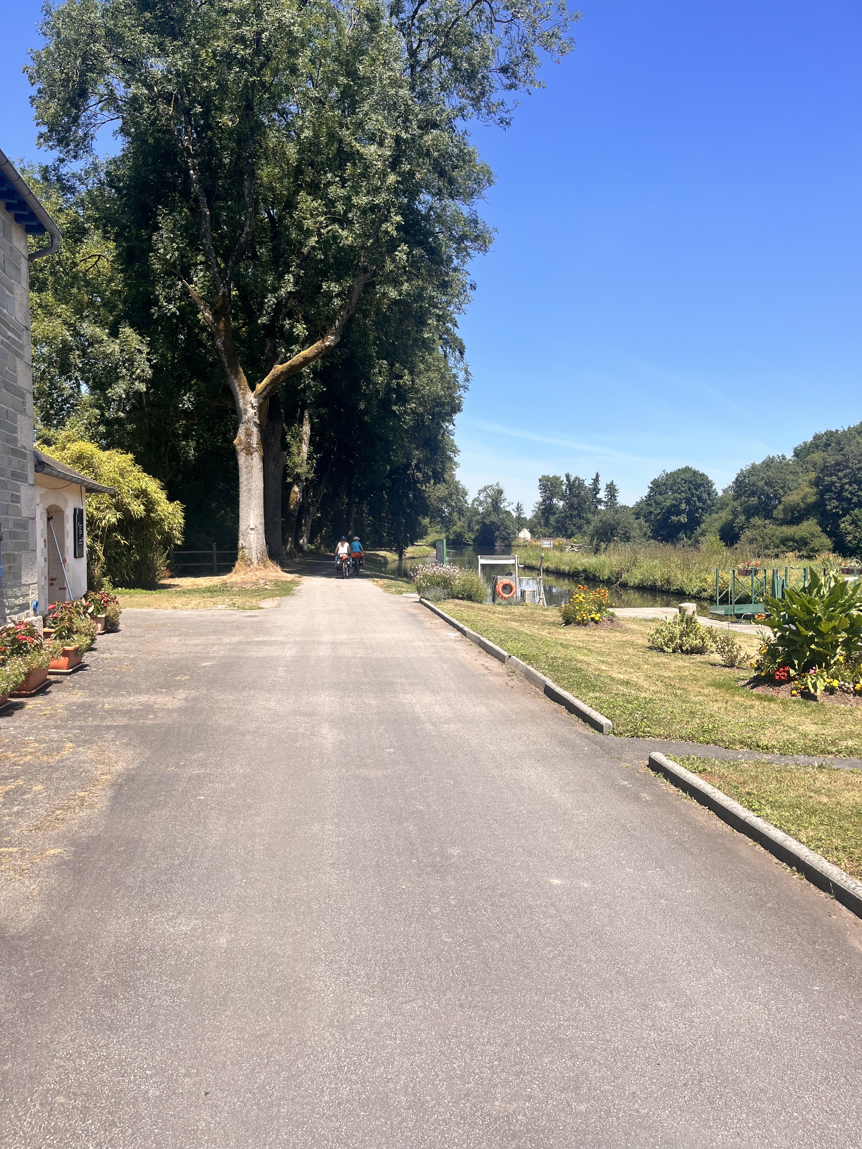 Le Roc-Saint-André, Val d'Oust to Rue du Val, Ploërmel