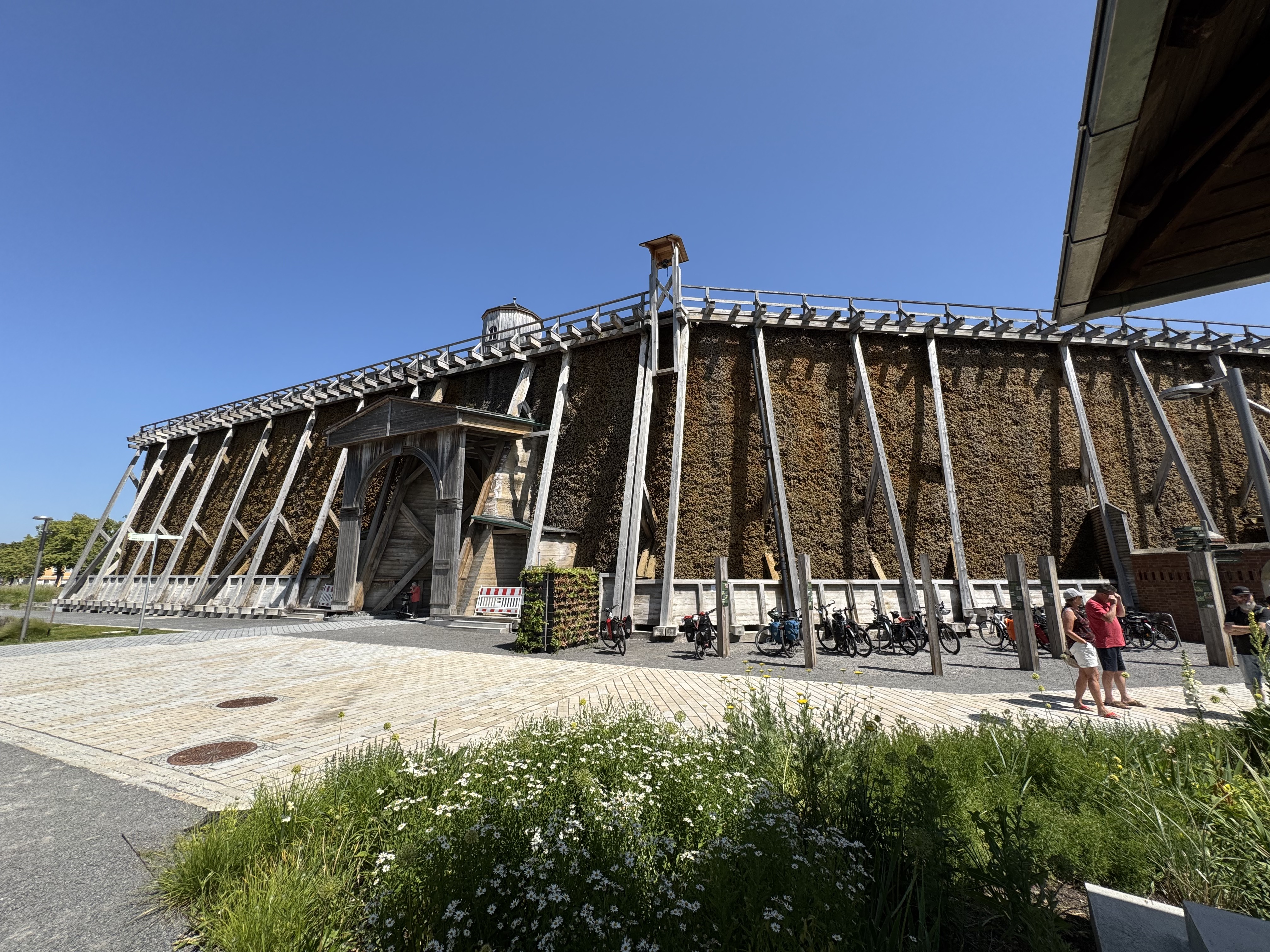 Foto 7 der Bikemap-Route "Topfmarkt, Naumburg nach Hallorenring, Halle (Saale)" Foto 7 der Bikemap-Route "Topfmarkt, Naumburg nach Hallorenring, Halle (Saale)"