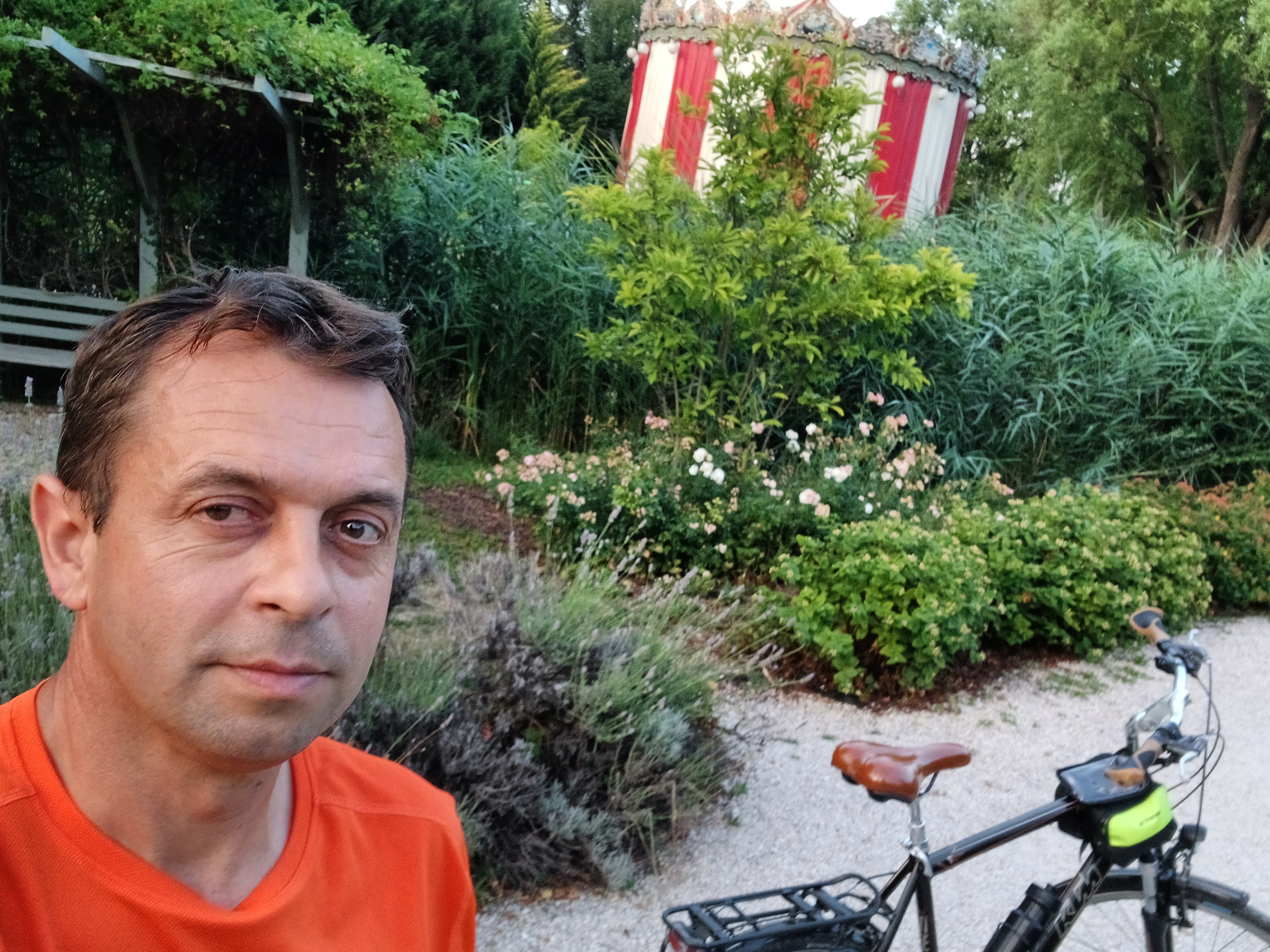 Útvonal ide: Katowice utca 35-27