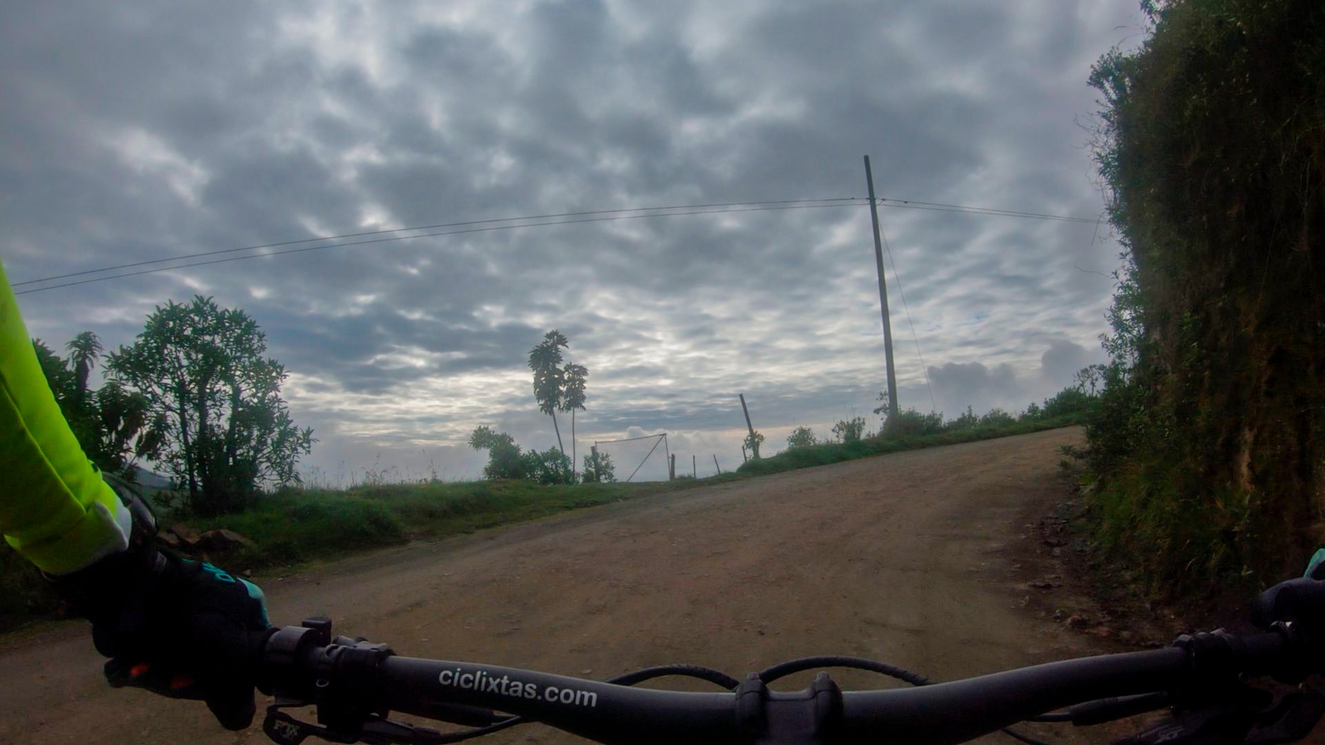 Photo 7 of the Bikemap route "Chirivuelta Quito- San Domingo" Photo 7 of the Bikemap route "Chirivuelta Quito- San Domingo"