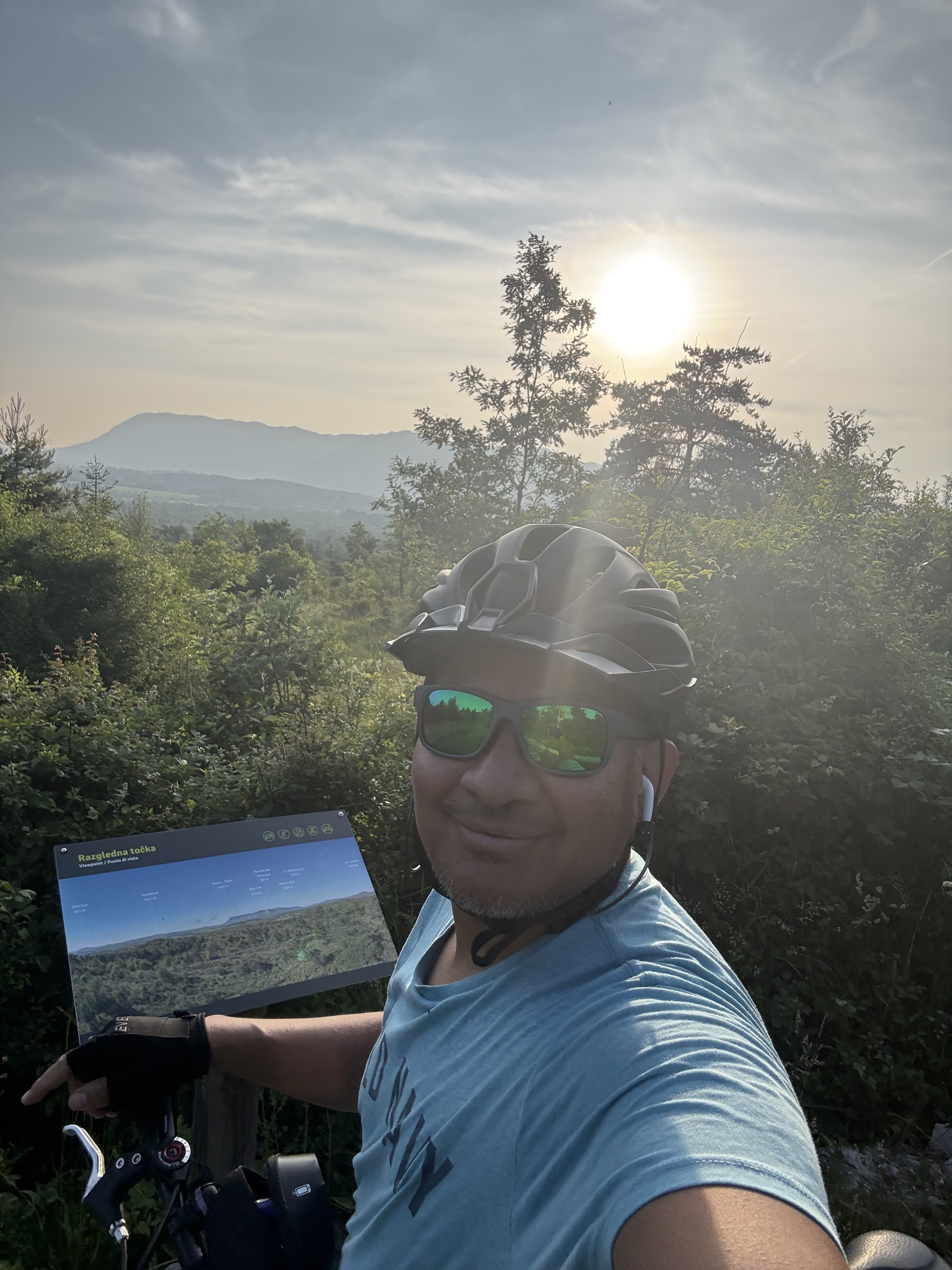 Tomšičeva ulica, Postojna a Titov trg, Postojna