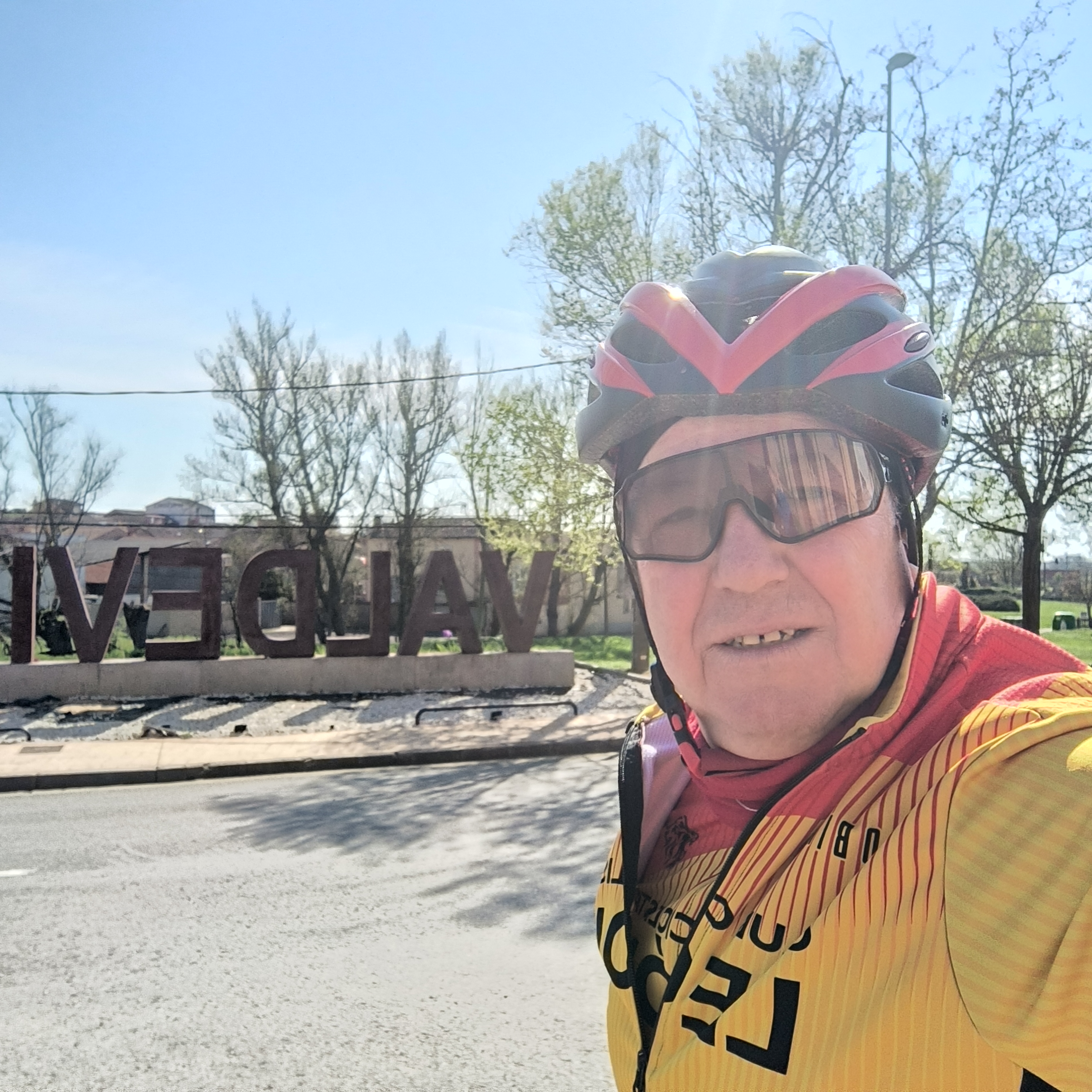 93 km. León, Mansilla, Valevimbre, Fontecha, S. Miguel, Ferral, León.