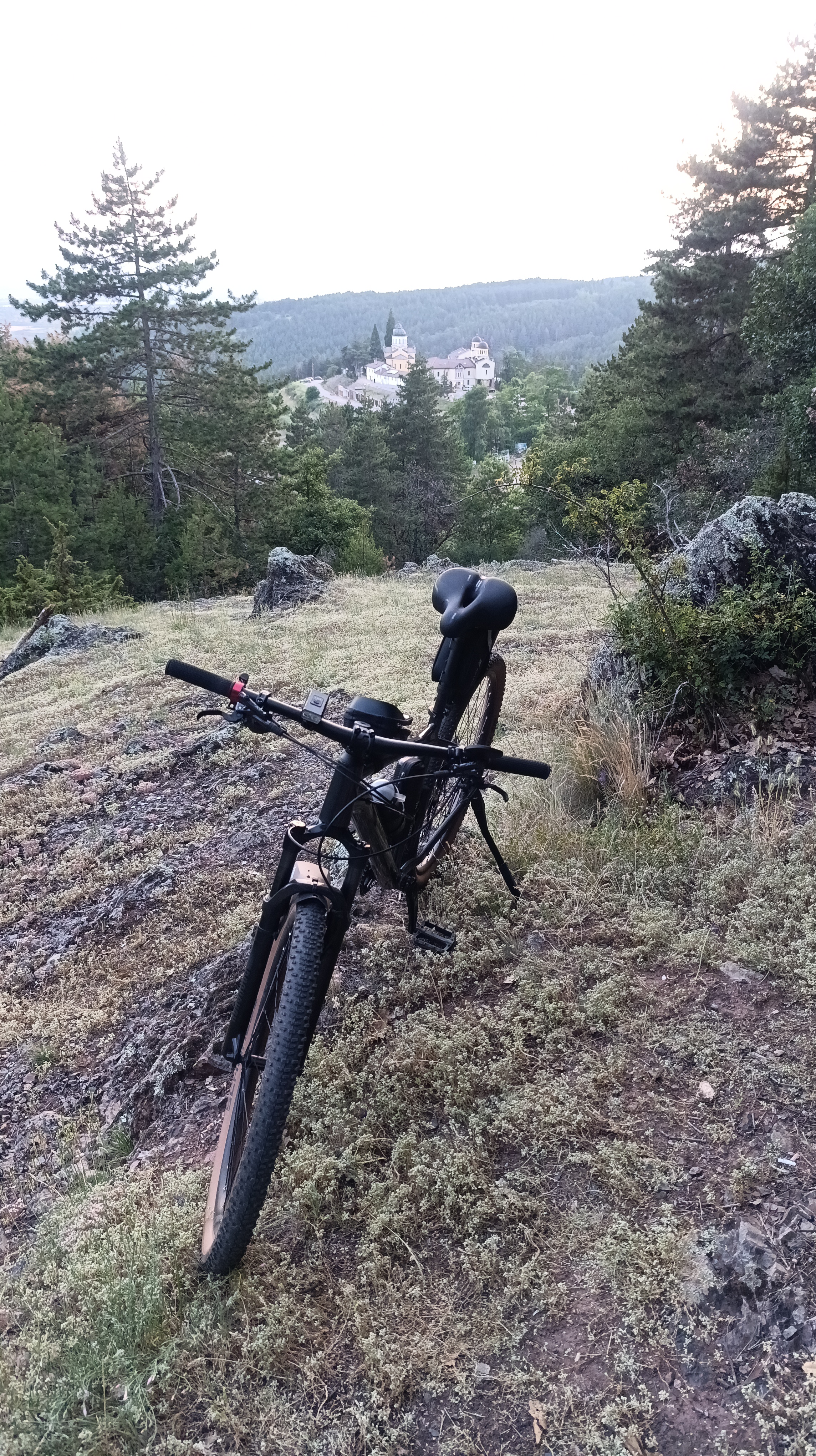 Света вода,Манастир, Сеславци