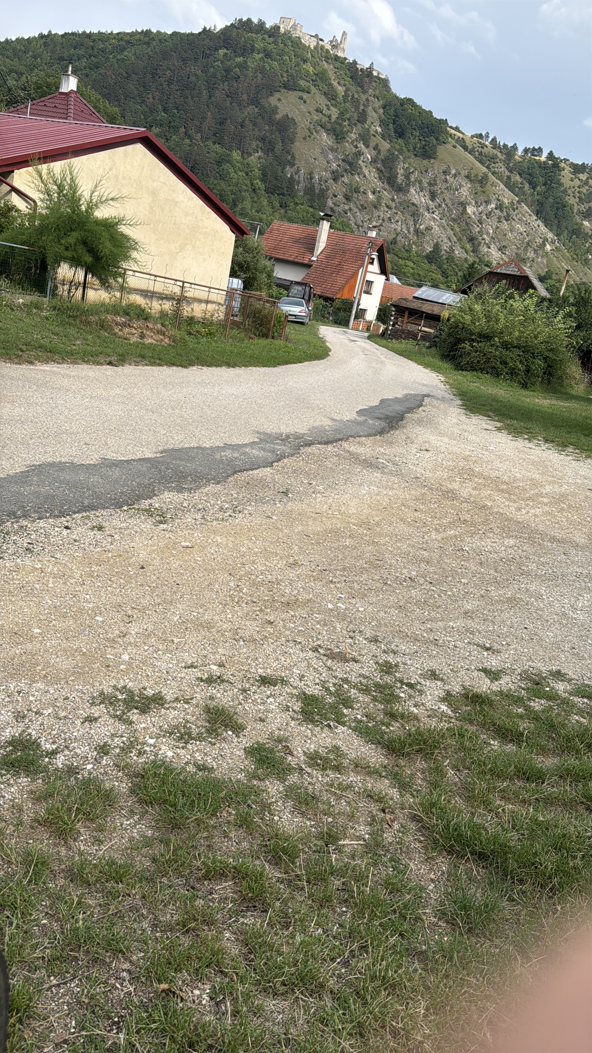 Čachtický hrad cez Drozdov chodník