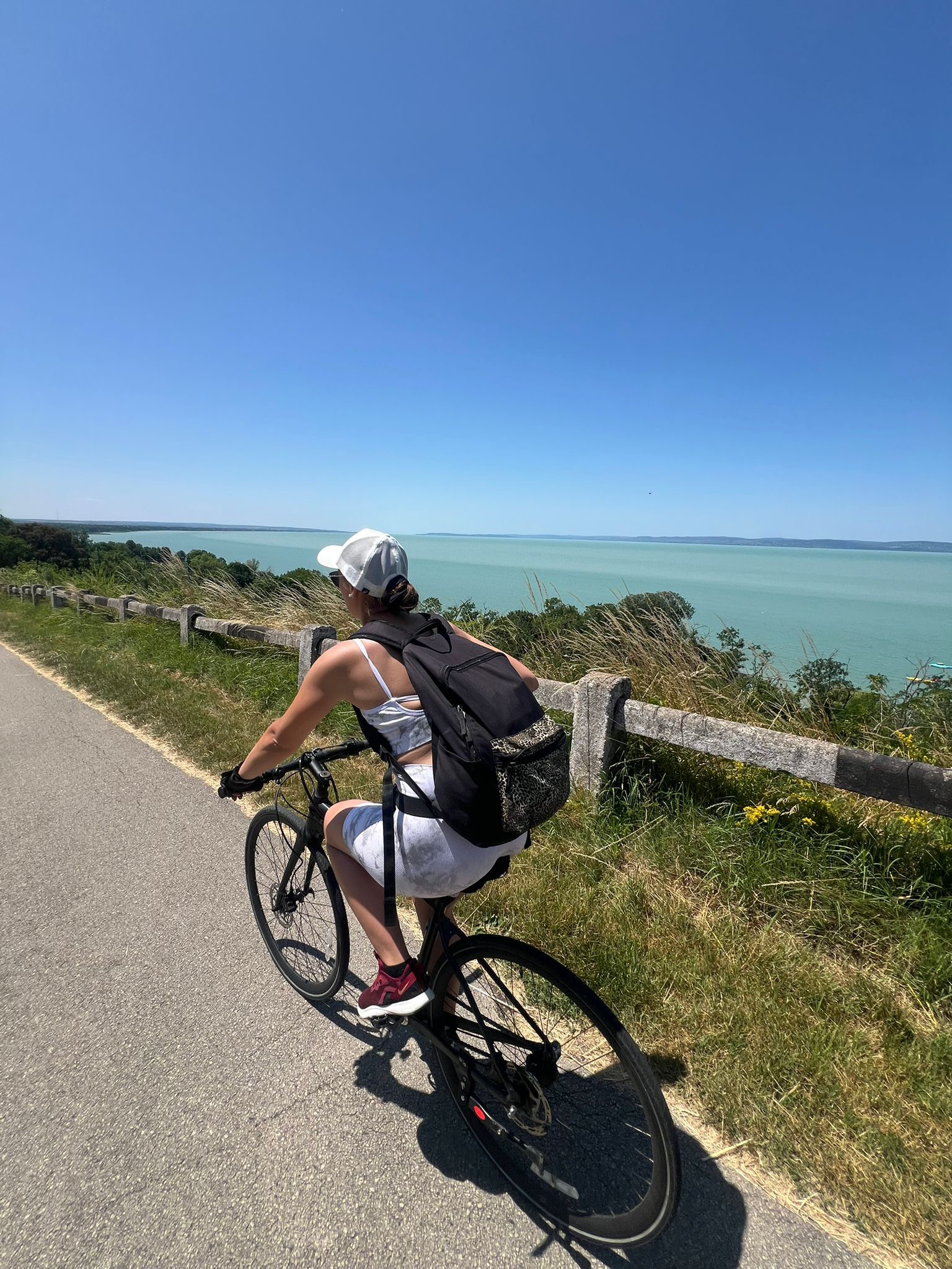 Foto 8 der Bikemap-Route "Csokonai utca, Tihany - Glatz Henrik utca, Siófok" Foto 8 der Bikemap-Route "Csokonai utca, Tihany - Glatz Henrik utca, Siófok"