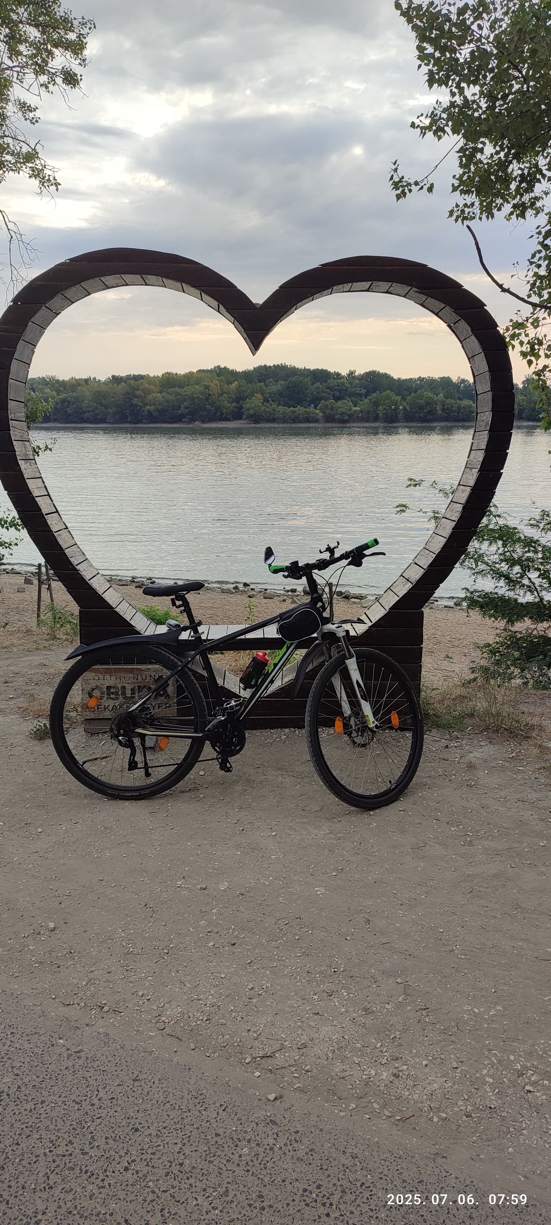 Lakkozó utca - Lakkozó utca