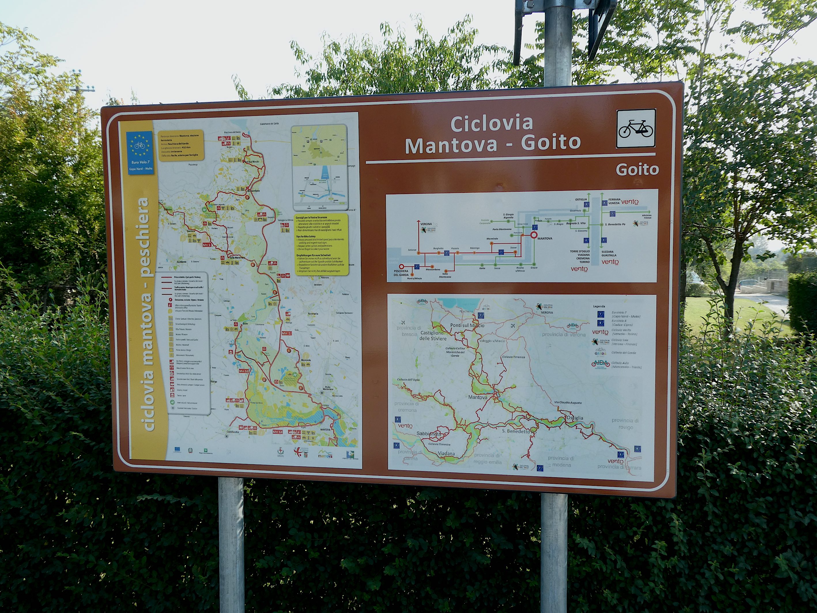 Hebe Bild 7 entlang der Bikemap-Route "Anello Mincio Goito Volta Guidizzolo Pozzolo" hervor